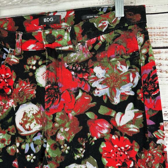 Women's BDG Urban Outfitters Red Black Floral Print Mid Rise Twig Jeans 29 X 29 - Picture 3 of 8